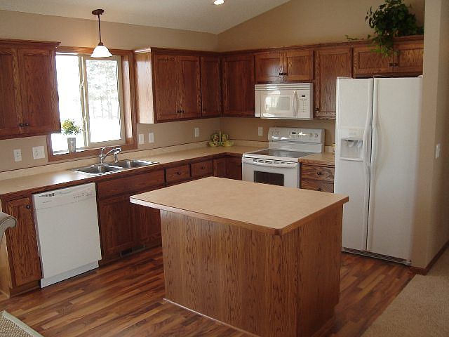 2nd image of 4911 Wildrose Tr