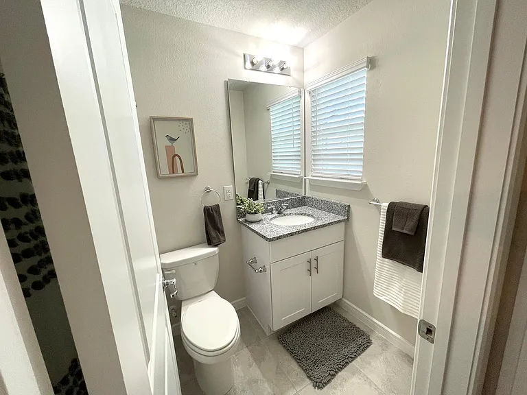 Full bath 2