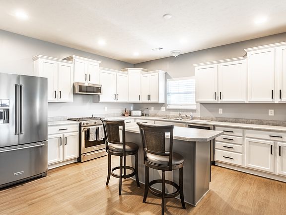 2nd image of 8122 Brookville Way