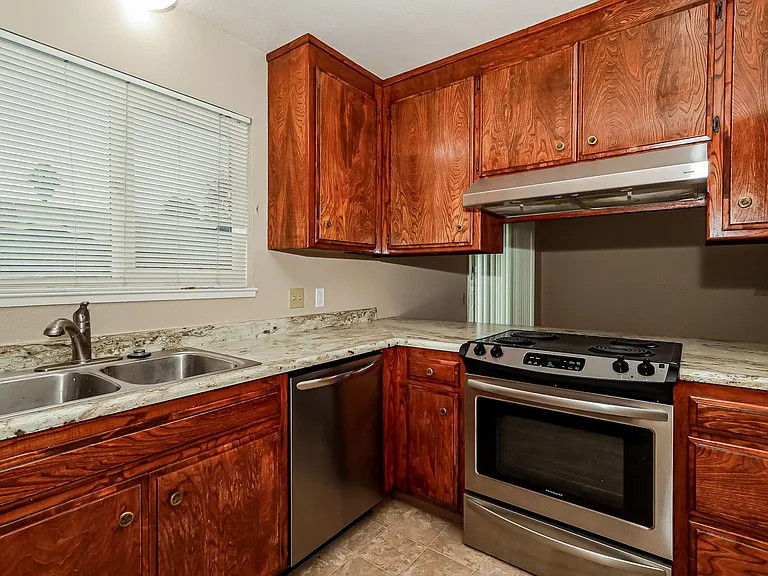 517 Debbie Dr — Photo 7