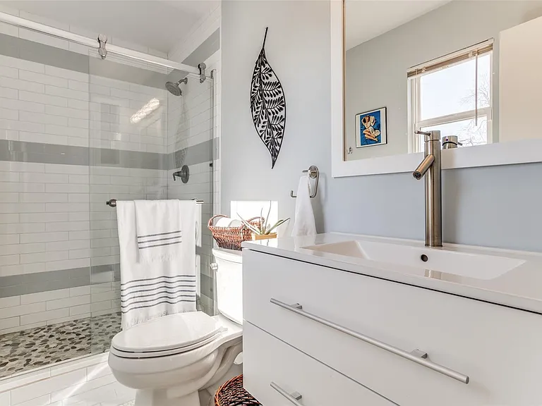 1718 Berkley Ave — Photo 6