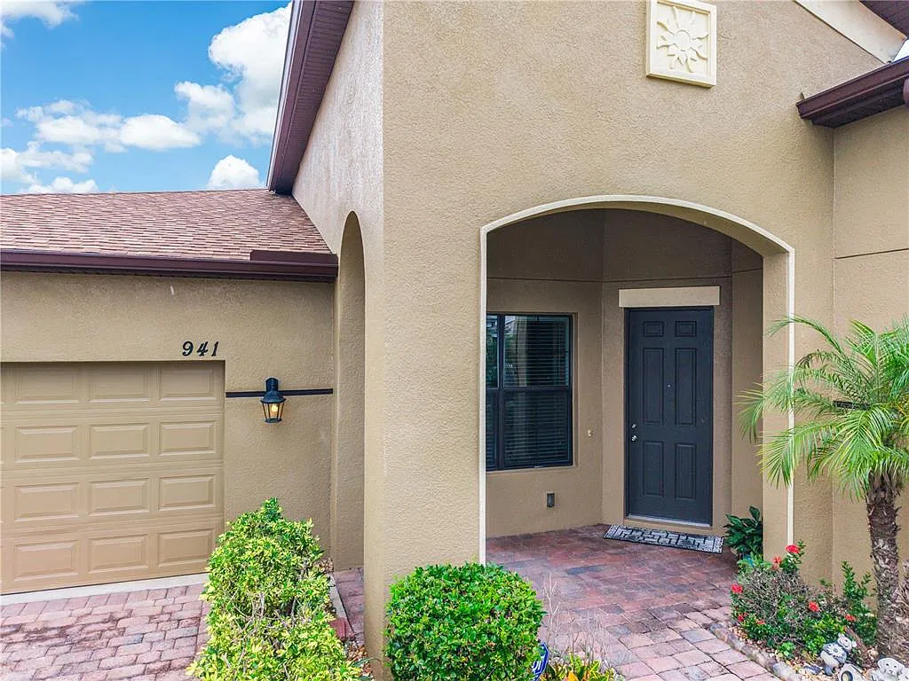 4 bed, 3.0 bath, 2214 sqft, $2,850 — Photo 2