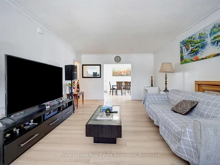 49 Bemersyde Dr #A — Photo 6