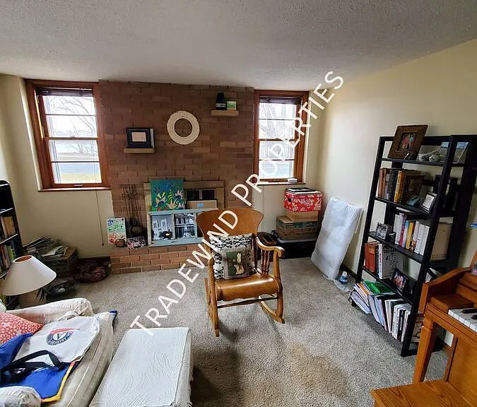 2488 Chatsworth St N — Photo 6