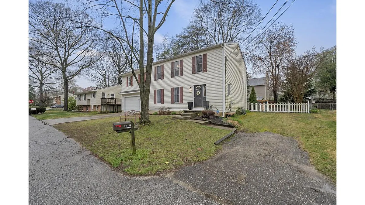 Building Photo - 596 Knollwood Rd