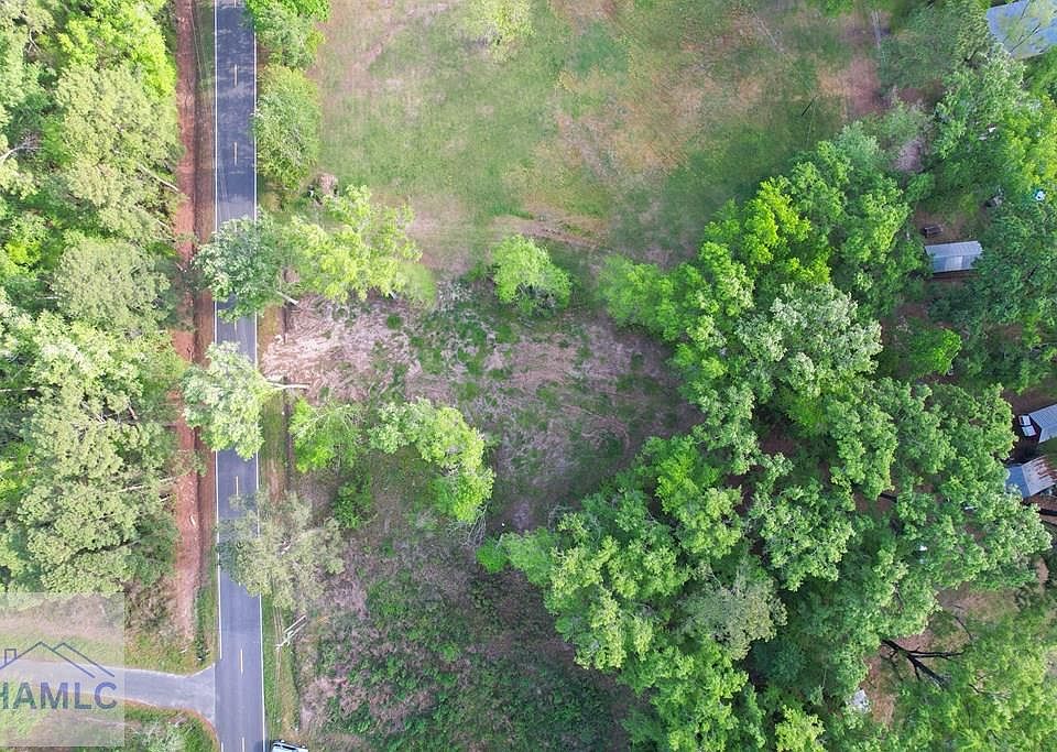 2nd image of 402 Altamaha Park Rd