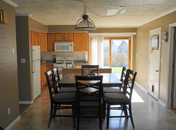 4th image of 701 N Vermillion St