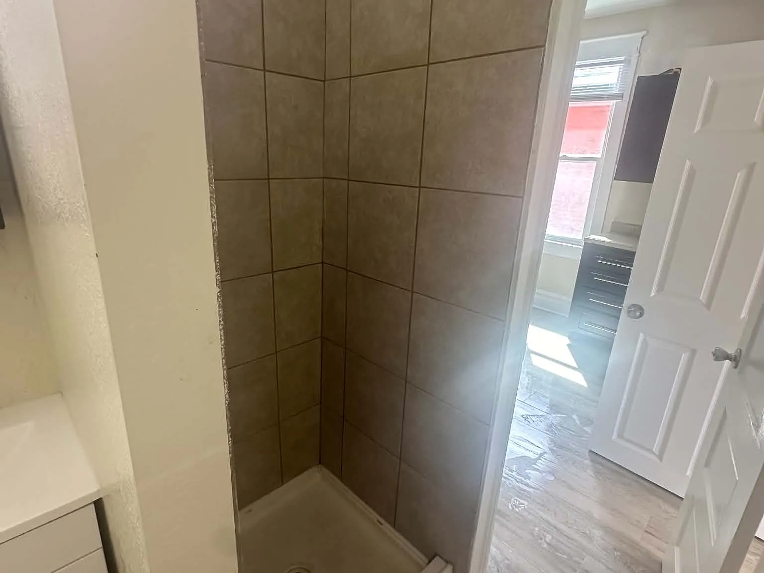 1 bed, 1000 sqft, $1,200 — Photo 3