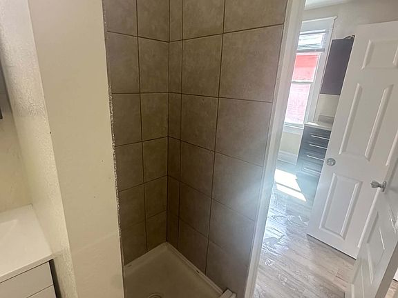 3rd image of 780 27th St