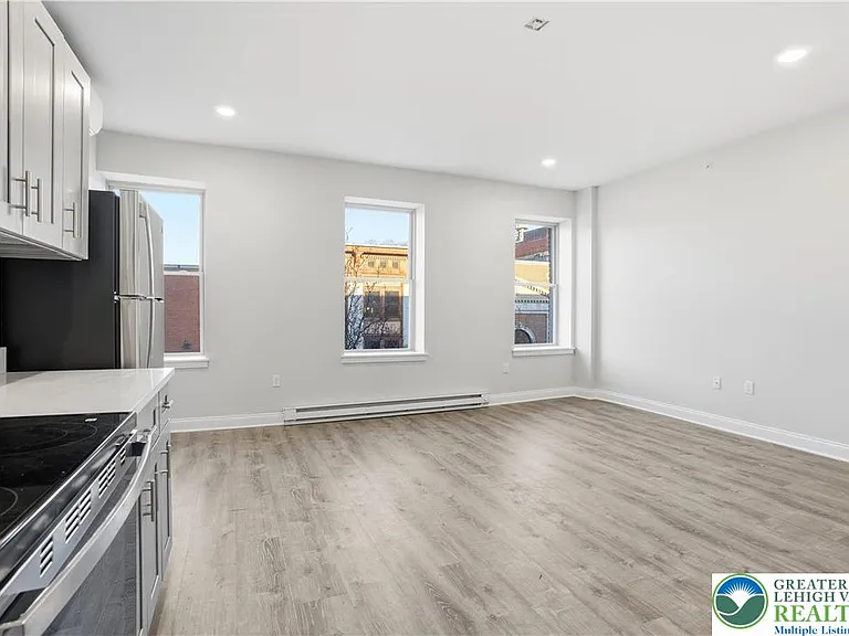 109 S Centre St #8 — Photo 10