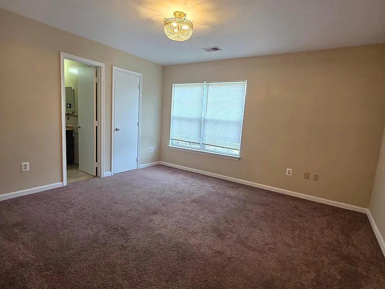 940 Newington Ct — Photo 7