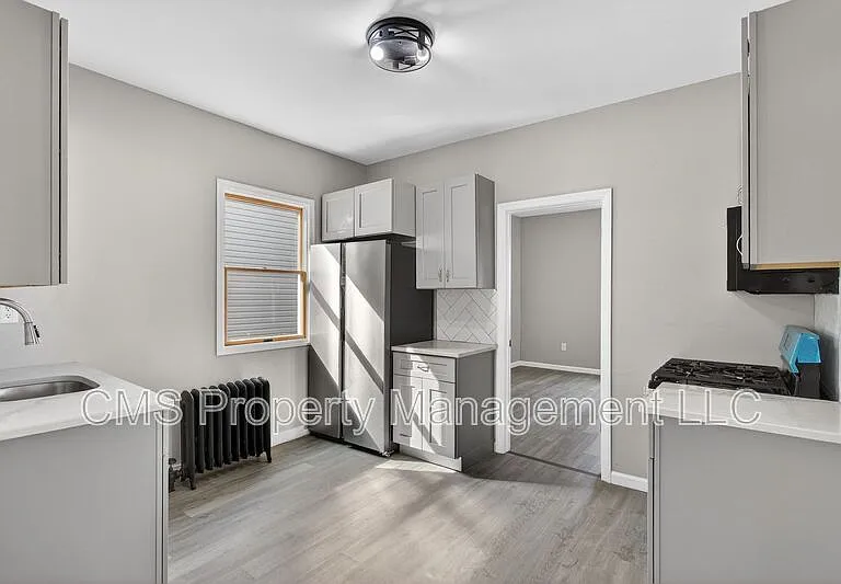 378 Grand St #1R — Photo 6