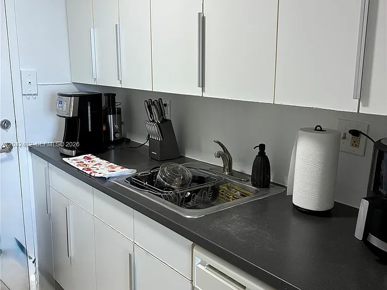 2000 NE 135th St #710 — Photo 8