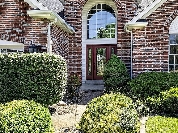 3rd image of 2780 Dunvegan Dr