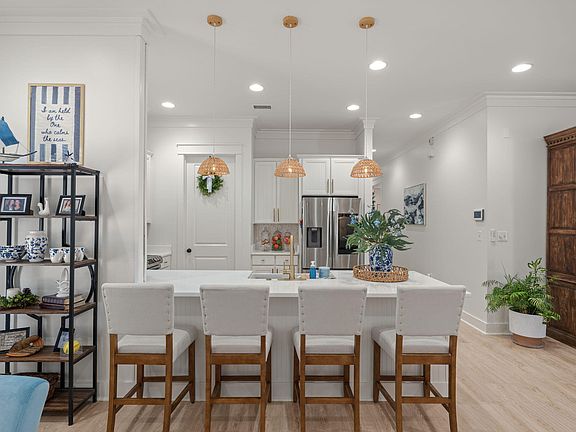 3rd image of 224 Carson Oaks Ln