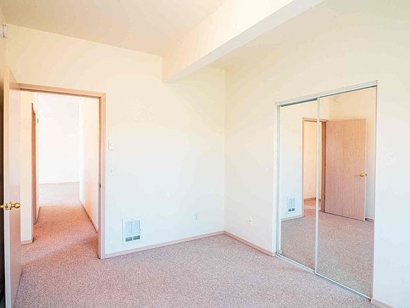 5th image of 2225 Knox Ave #101