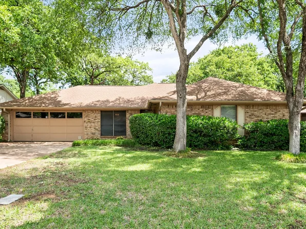 4215 Pleasant Oaks Ct, Arlington, TX 76016