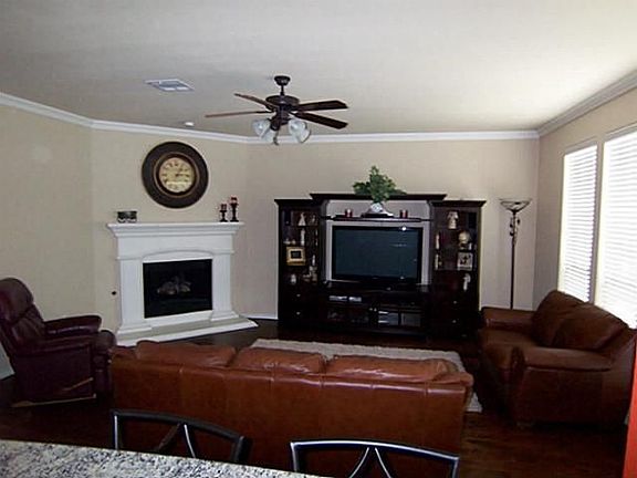 2nd image of 5633 Chateau Dr