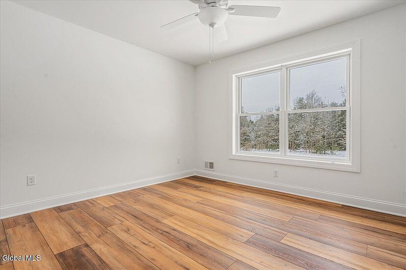 3rd image of 12 Brookhaven Court