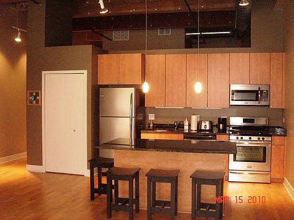 3rd image of 2303 S Michigan Ave APT 403