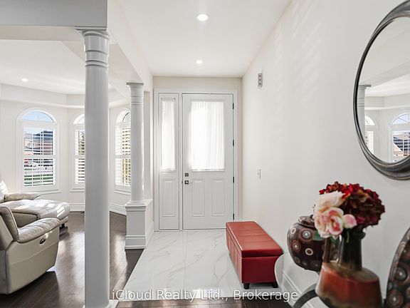3rd image of 5 Leith Dr