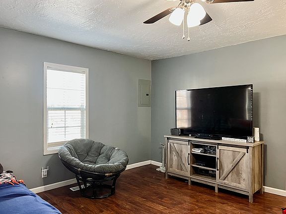 3rd image of 204 Park Ave