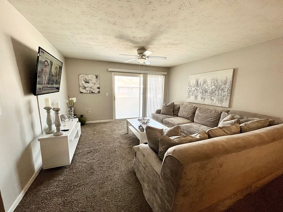 Spacious living room