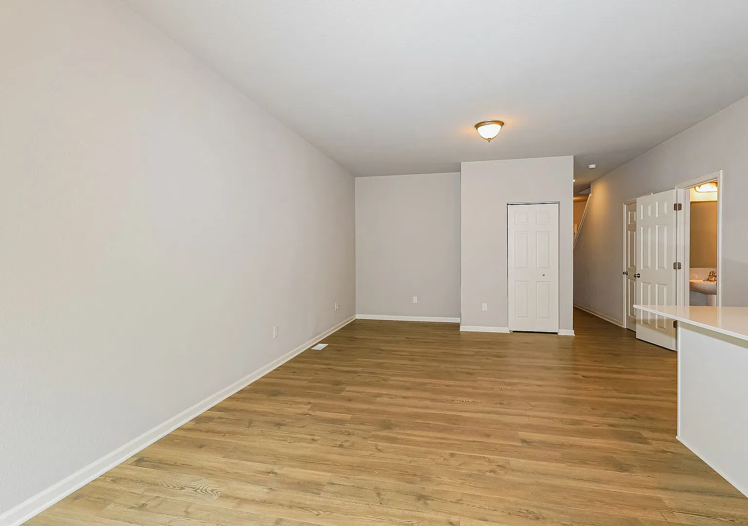 1 Month FREE Rent! Applied to Your First Full Month. Terms & Conditions Apply. — Photo 4