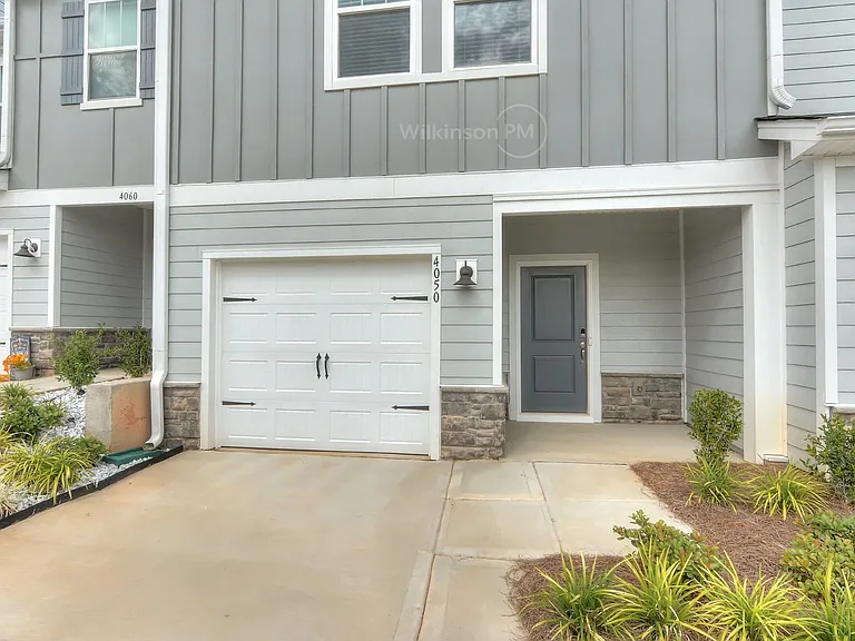 4050 County Down Ave — Photo 2