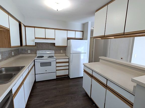 2nd image of 1016 Rockefeller Ln