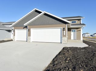 1271 Jill Dr W, West Fargo, ND
