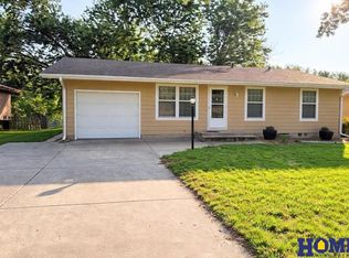 8130 N Hazelwood Dr, Lincoln, NE 68510