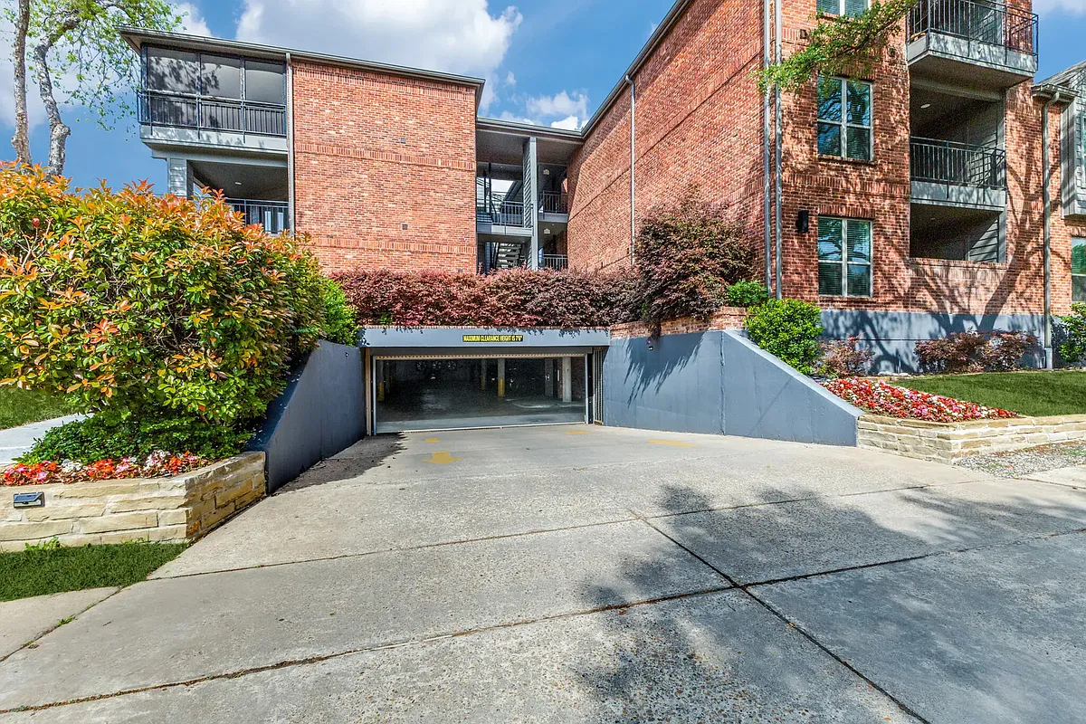 Building Photo - Parke at UP