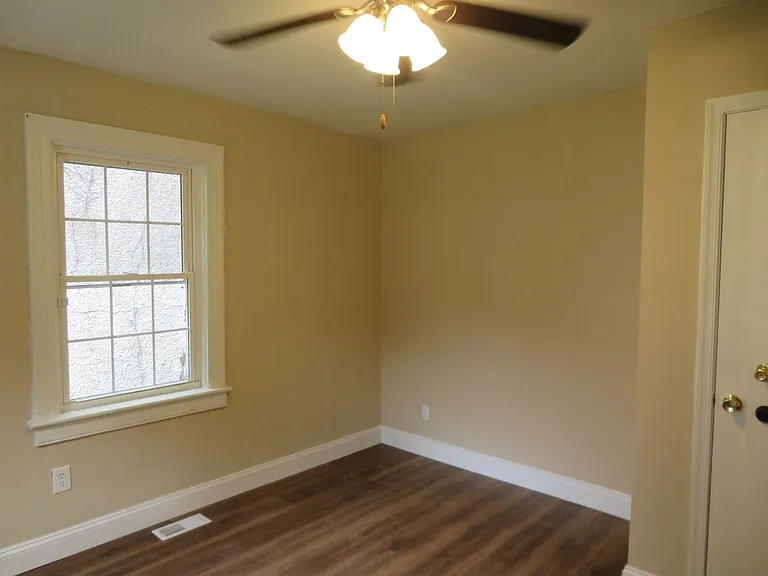 331 Glenwood Ct — Photo 9