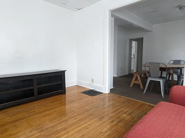 12 State St — Photo 5