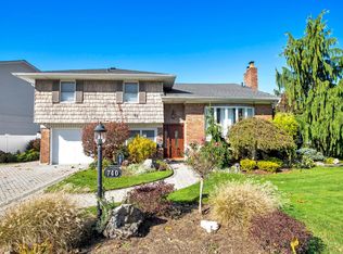 740 Princeton Rd, Franklin Square, NY 11010