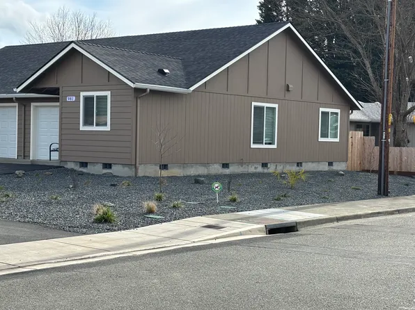 981 Doneen Ln #A, Grants Pass, OR 97526