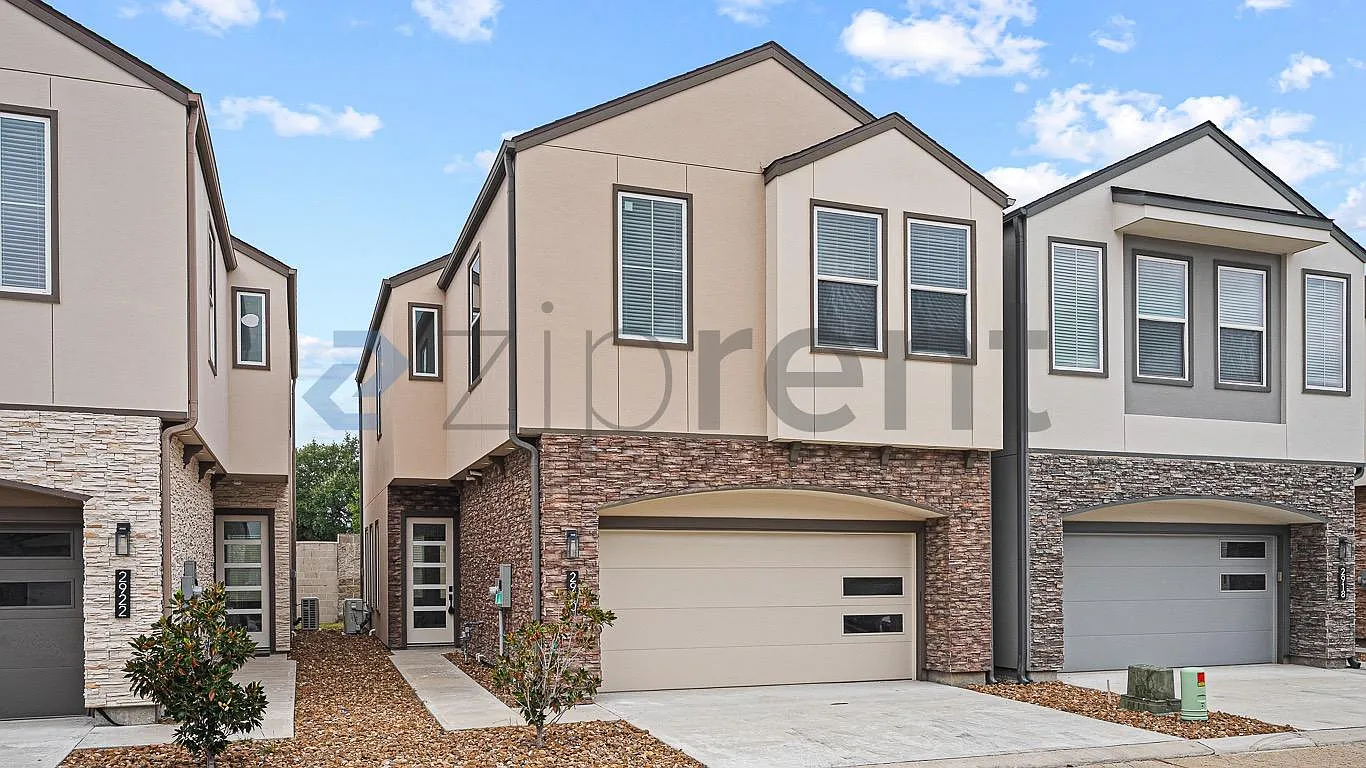 3 bed, 2.5 bath, 2241 sqft, $3,000 — Photo 1
