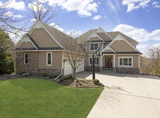 9478 Riley Lake Rd, Eden Prairie, MN 55347