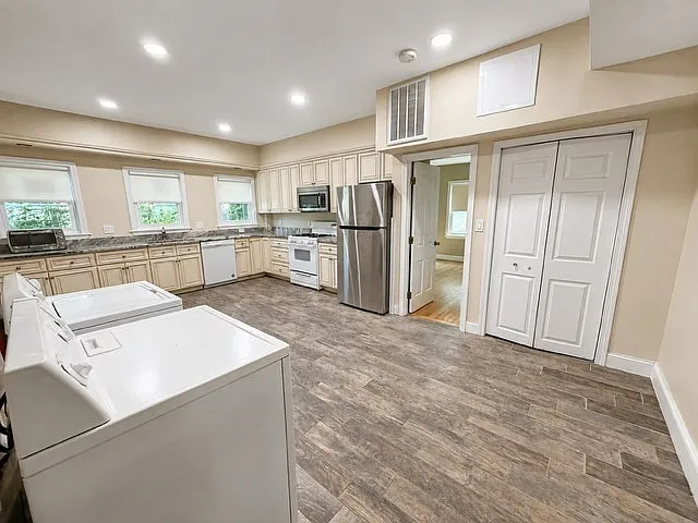 69 Grove St #1B — Photo 4