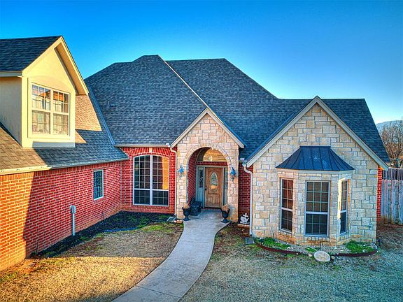 5th image of 1115 NW Mount Marcy Dr