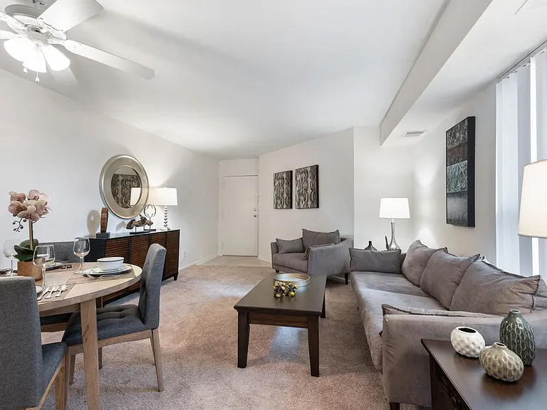 Berkdale Apartments — Photo 17