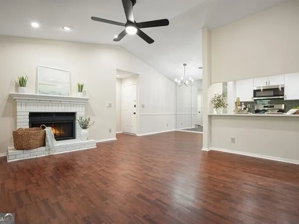 1516 Tuxworth Cir, Decatur, GA 30033