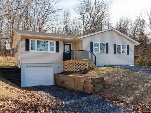 1430 Peach St, Waynesboro, VA 22980