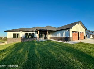 13819 Redfield Dr, Eugene, MO 65032