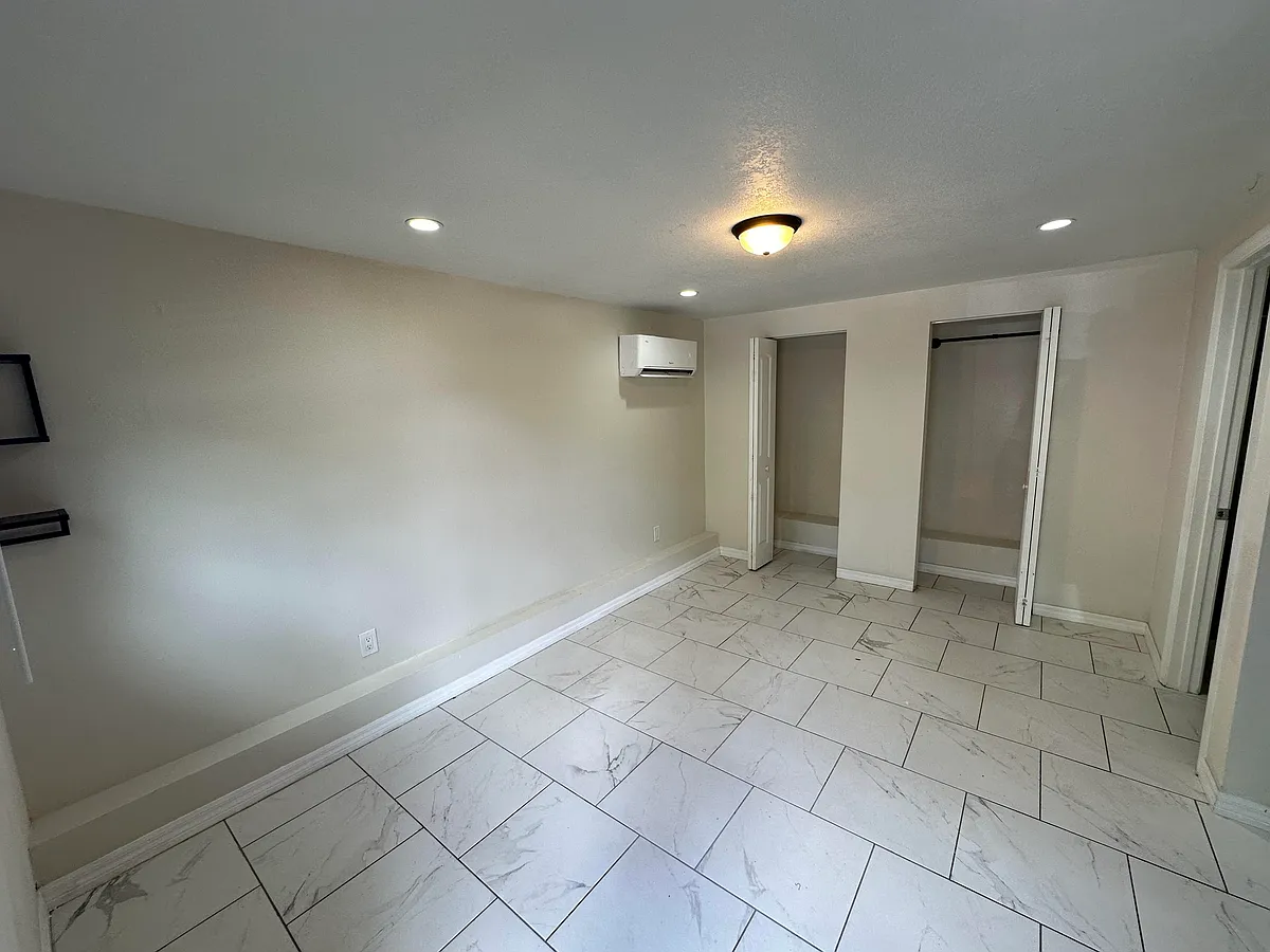 Building Photo - 3007 N Central Ave #1/2
