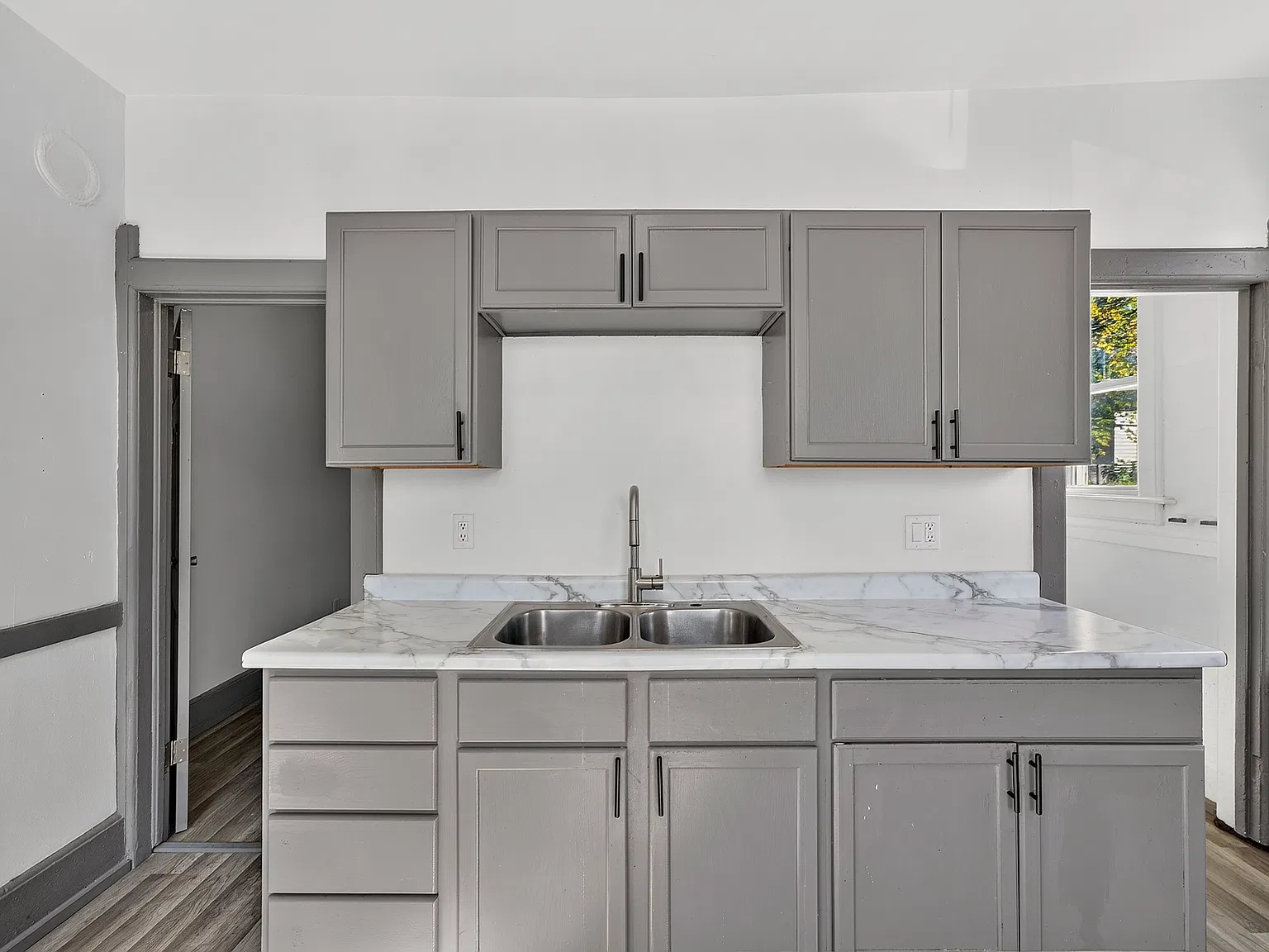 3 bed, $1,600 — Photo 4