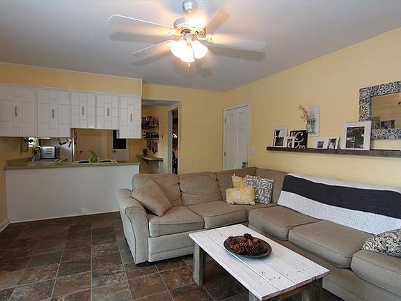 5th image of 2821 Delavan Dr