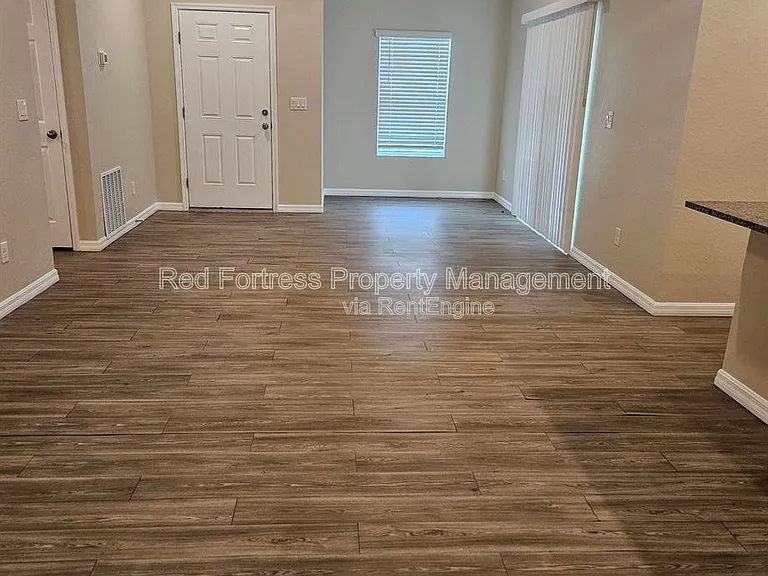 1955 Laverna Ave — Photo 5