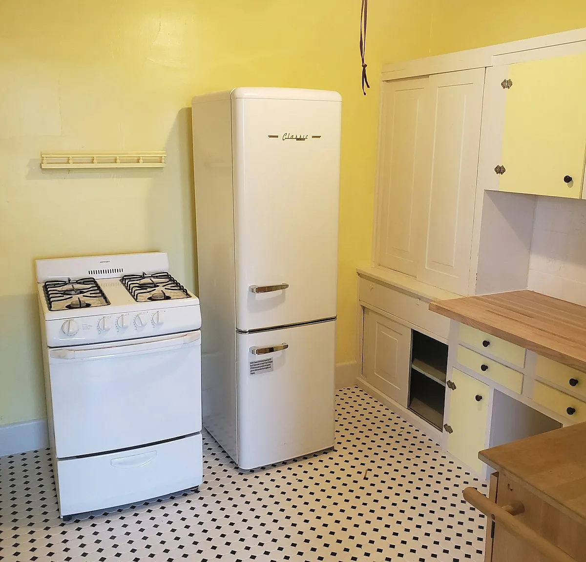 1428 West Dean Avenue, Unit 08 - Studio, 1 Bath — Photo 3